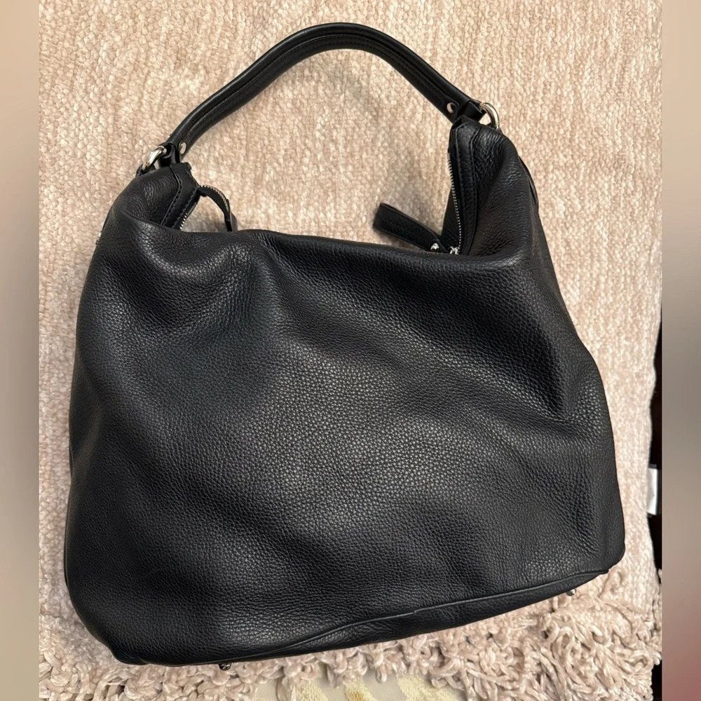 Gucci Black Leather Shoulder Bag with Silver Accents - Picture 3 of 8